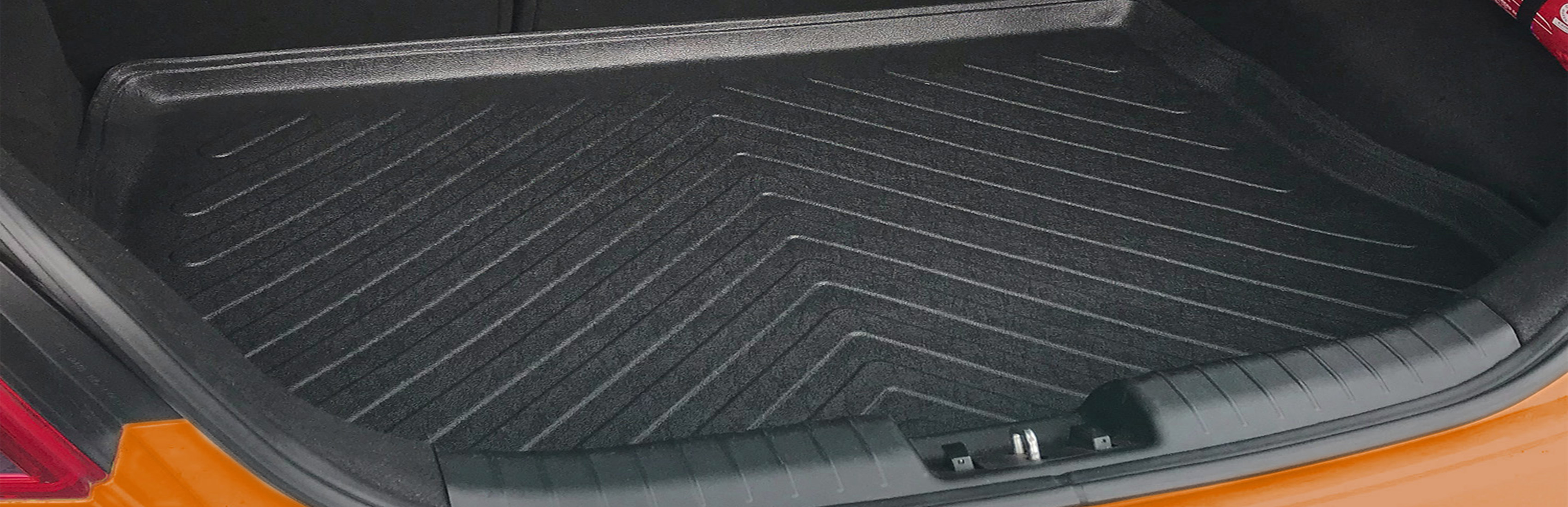 Kofferraumwanne-RKK-Banner Eine Kofferraumwanne liegt passend im Kofferraum.