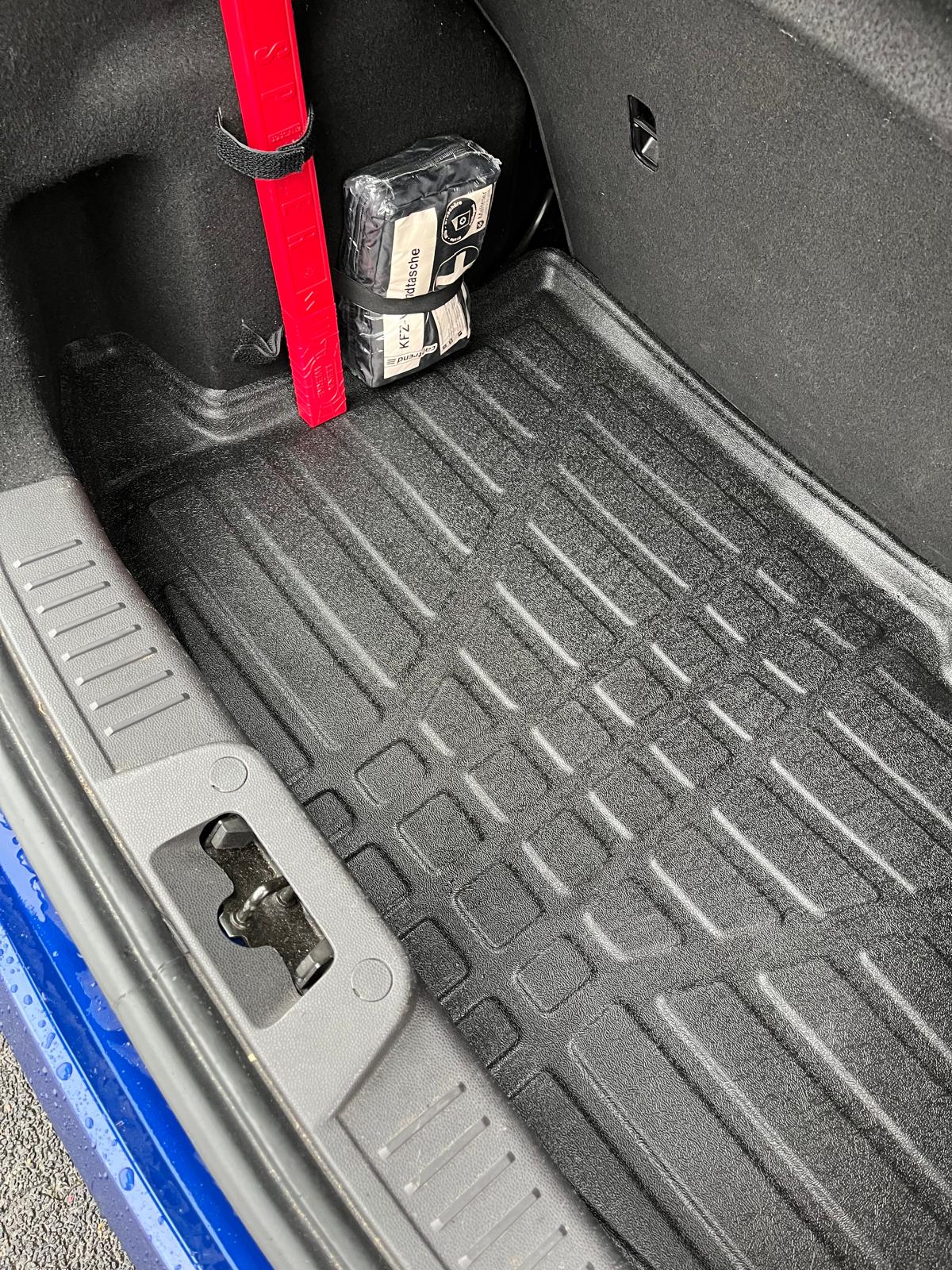 2- Kofferraum eines Fiesta JA8. 1 2-Der Kofferraum eines Fiesta JA8. 1